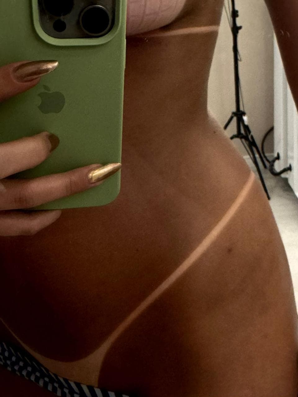 Pele com acabamento de bronzeado sem manchas